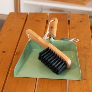 recogedor metálico crianza montessori